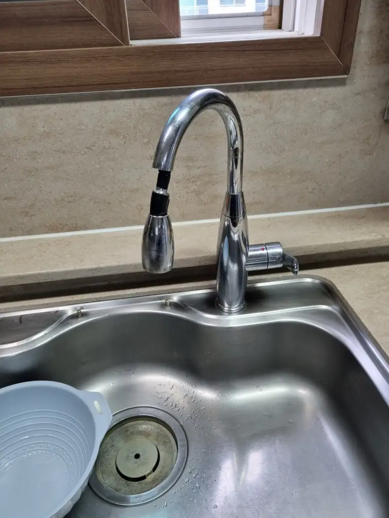 싱크대 수전 교체, 주방 수도 한 번에 새 걸로 바꿔 드립니다